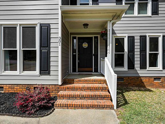 2nd image of 301 Winding Way