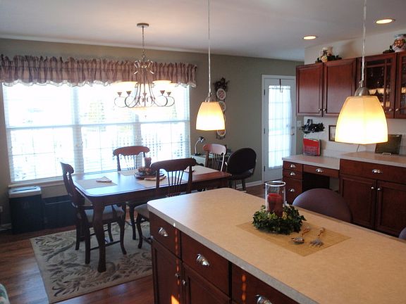 4th image of 2022 Barrington Dr W