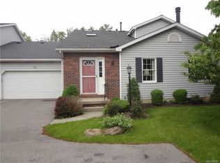 171 Stepping Stone Ln, Orchard Park, NY 14127