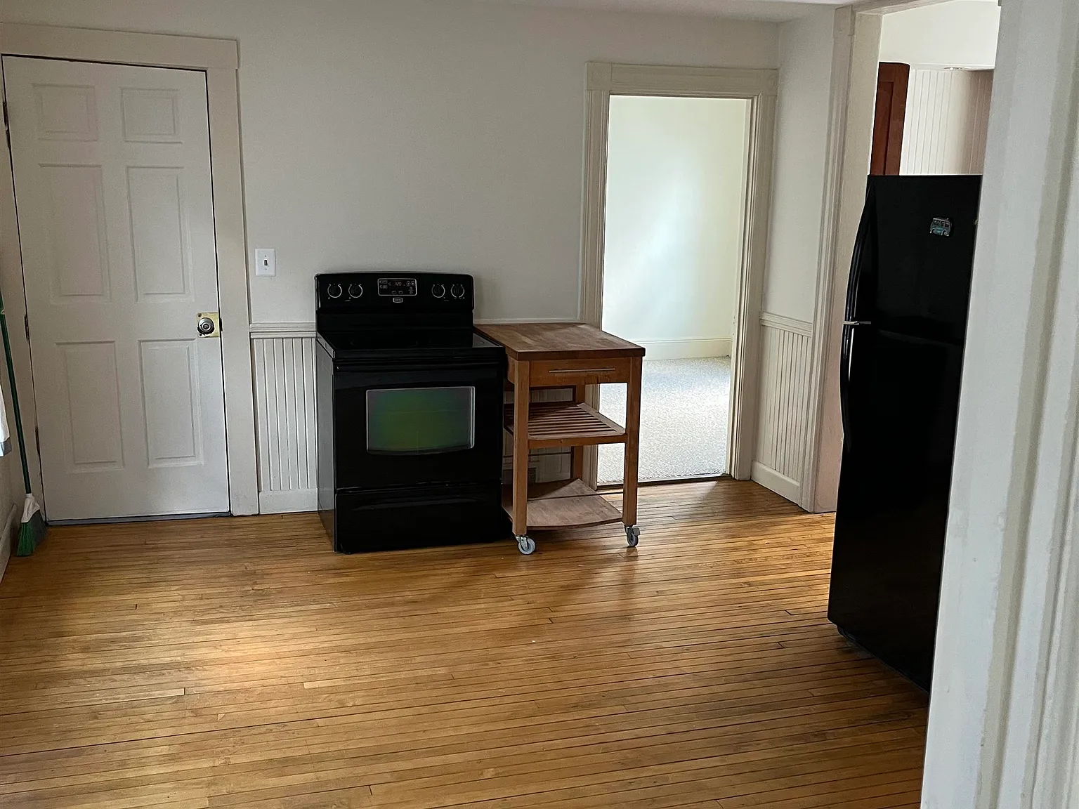3 bed, 1.0 bath, 1112 sqft, $2,500 — Photo 3