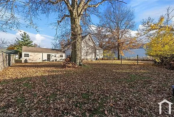 3 bed, 910 sqft, $1,349 — Photo 3