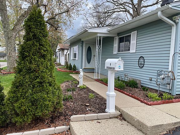 2nd image of 6 Evergreen Ln