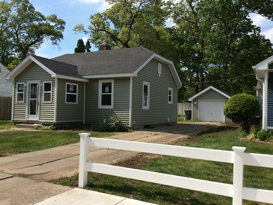 1st image of 1449 Sorin St