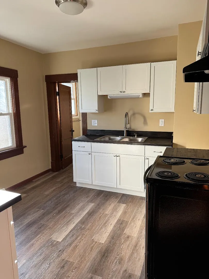 1208 School St — Photo 1