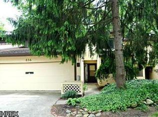 836 Hampton Ridge Dr, Akron, OH 44313