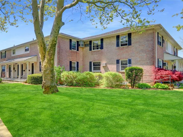 81-82 Langdale Street 2nd Fl, New Hyde Park, NY 11040