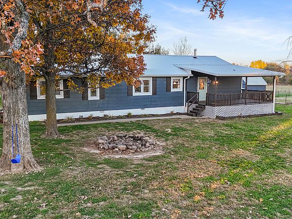4th image of 13992 Farm Road 2185
