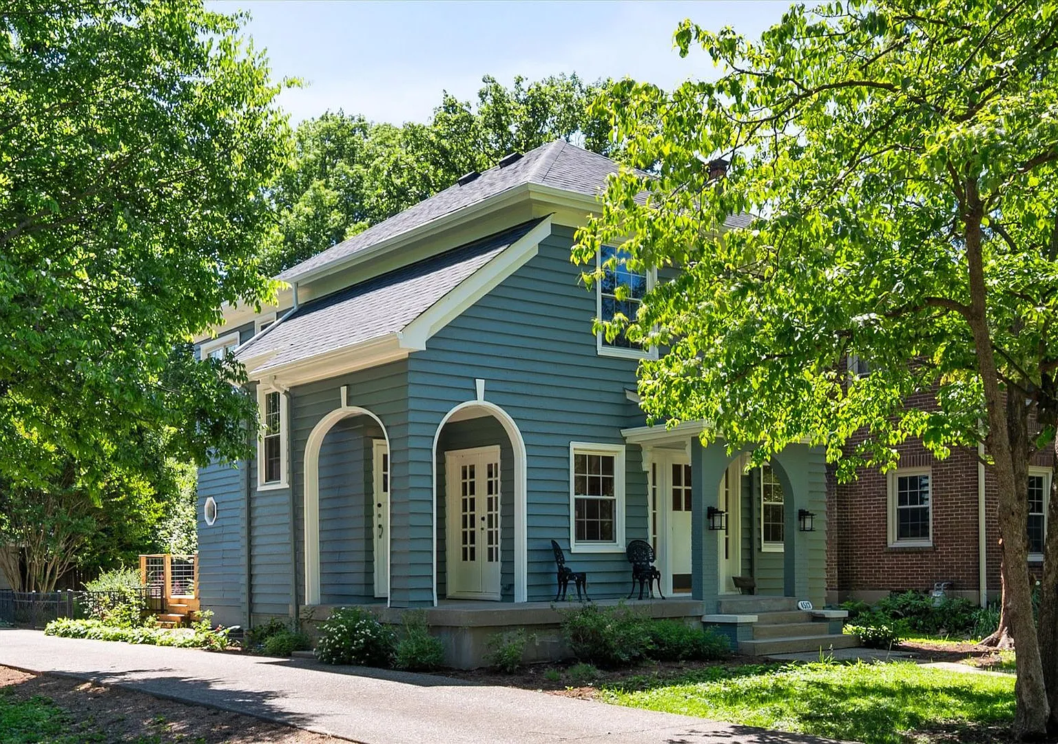Beautiful 3BR house- perfect roommate set up! 1/2 price security deposit with qualified application — Photo 3