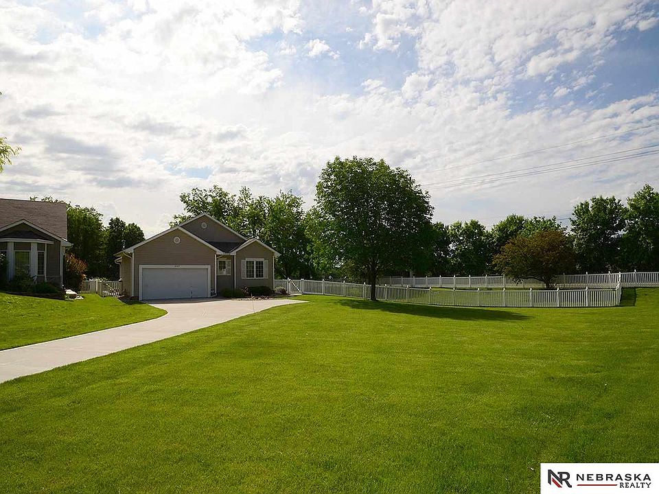 1st image of 9209 Hillcrest Dr