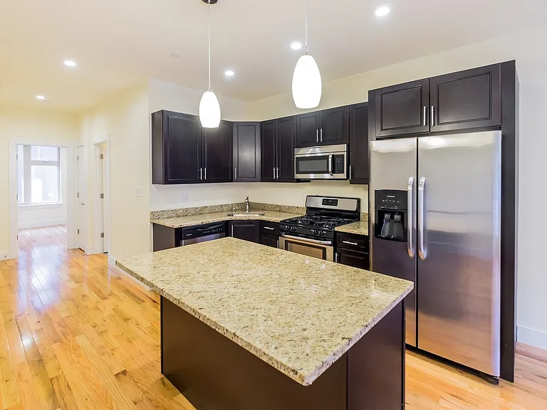 1537 Ogden St — Photo 4