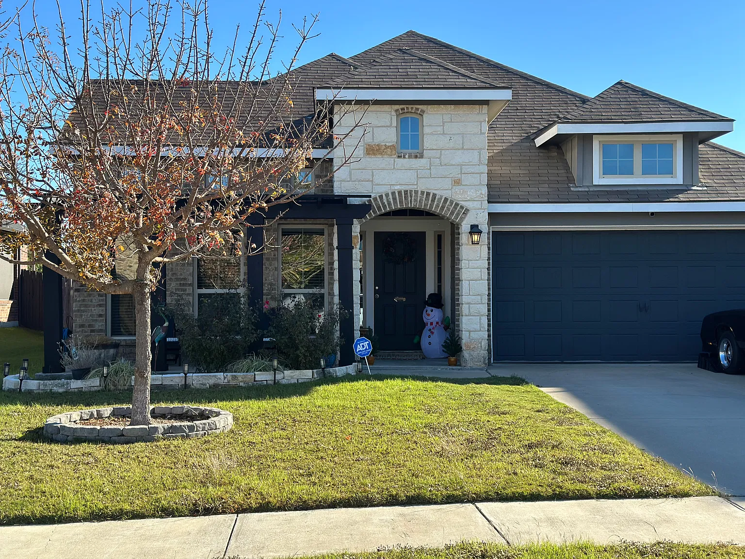 3 bed, 1852 sqft, $2,300 — Photo 1