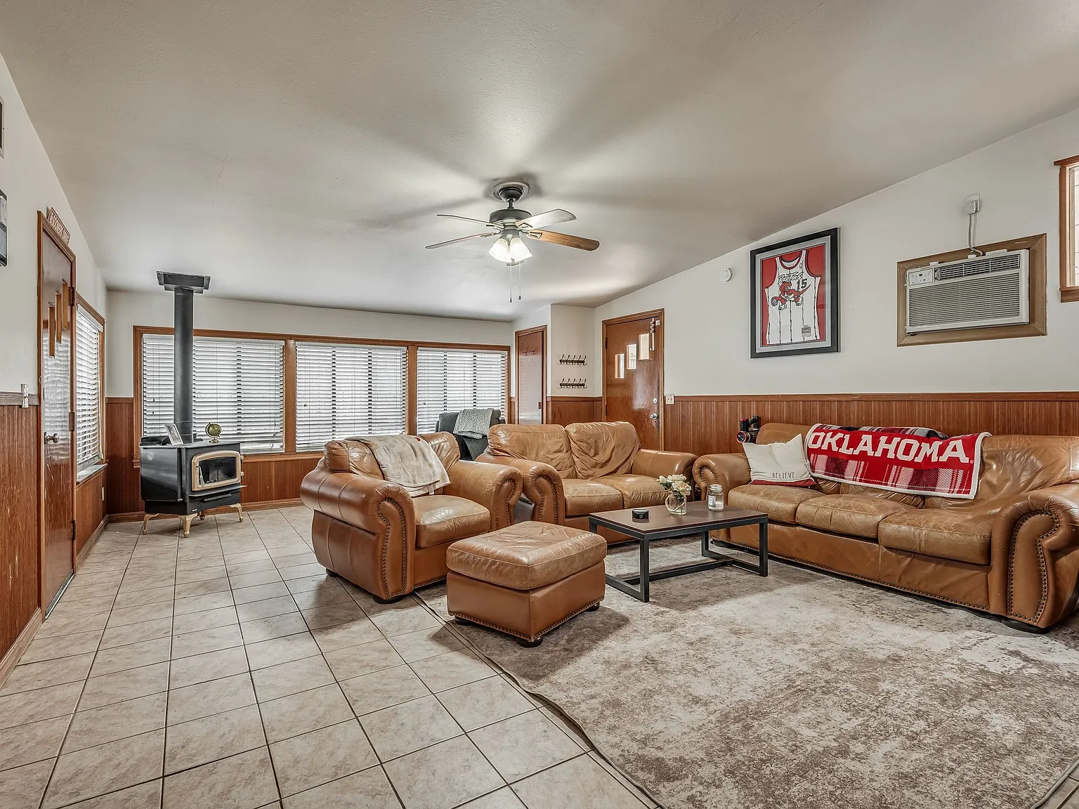 4 bed, 2.0 bath, 2026 sqft, $3,500 — Photo 4