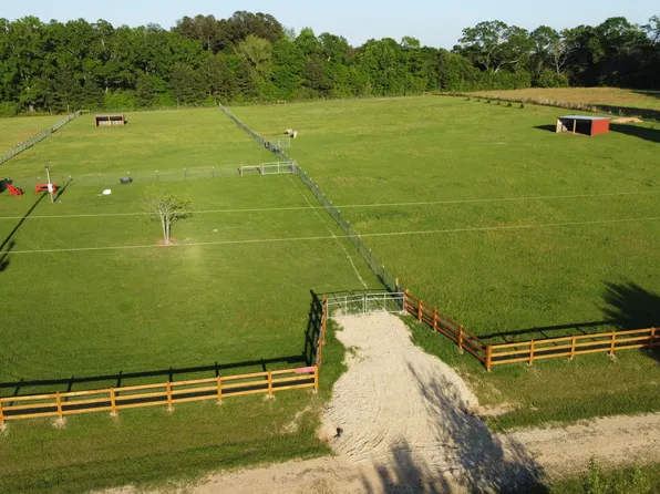 33 Lilliemae Ln, Poplarville, MS 39470