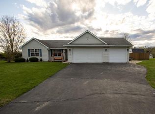 N1565 Breckenridge Dr, Genoa City, WI 53128
