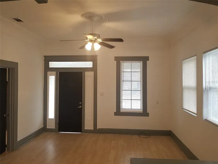 2107 W Chestnut St — Photo 4