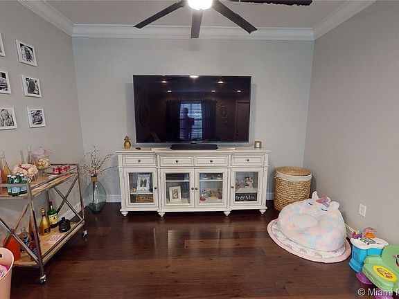 4th image of 117 Riverwalk Cir W