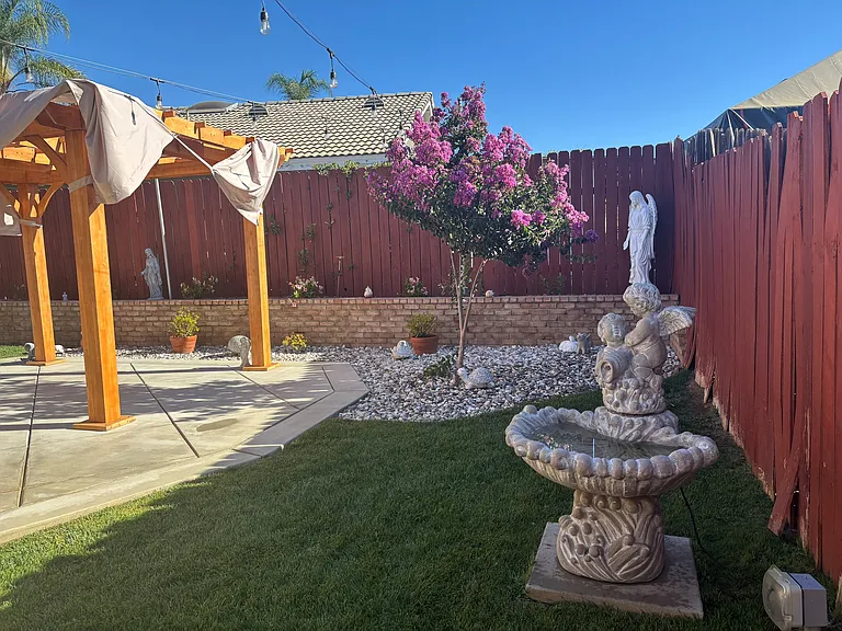 22852 Springdale Dr — Photo 16