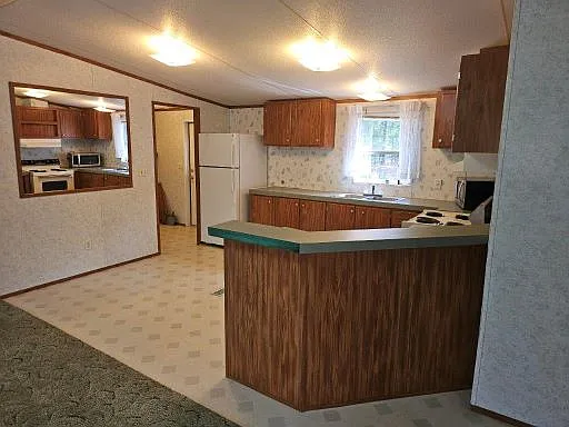 3 bed, $1,900 — Photo 2