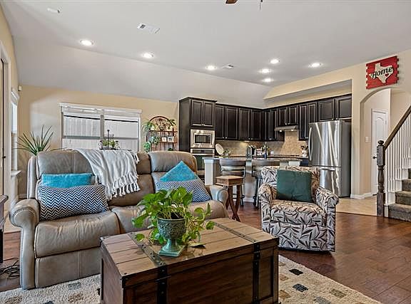 5th image of 4005 Deer Lake Dr