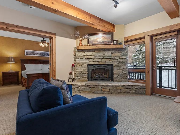 Living Room & Gas Fireplace