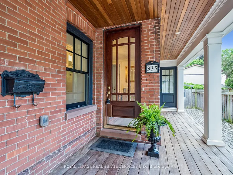 335 Lakeshore Rd W — Photo 9
