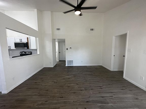3rd image of 404 Justice Dr