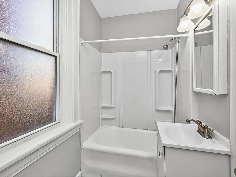 2359 Stratford Ave — Photo 6