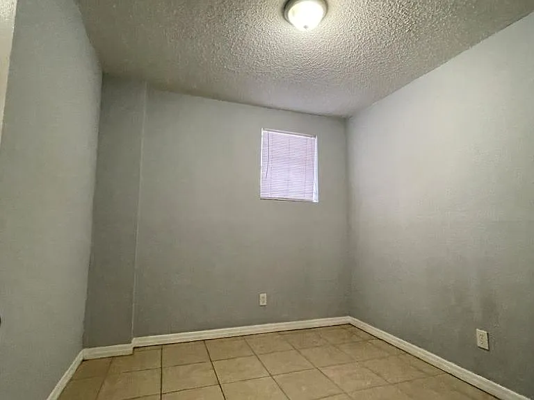 1332 W 21st St #3 — Photo 7