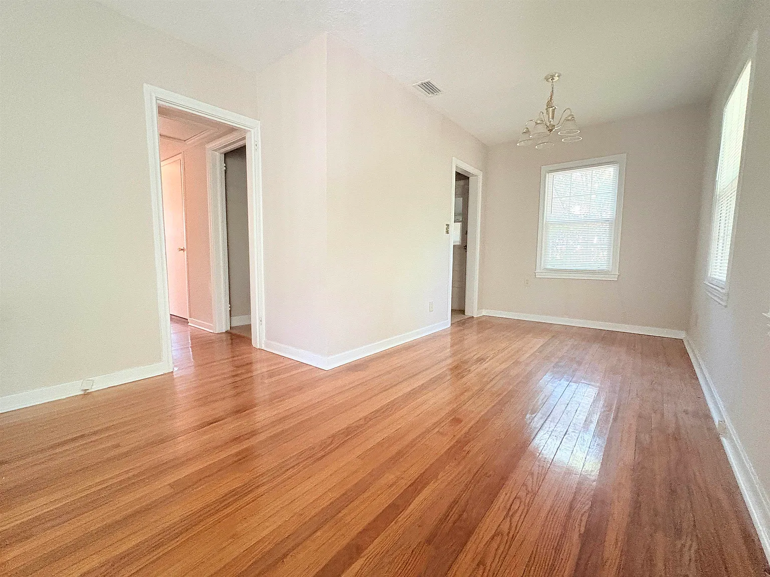 3 bed, 944 sqft, $1,795 — Photo 4