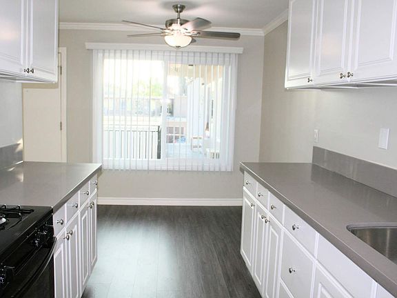 2nd image of 925 S Malden Ave APT 10
