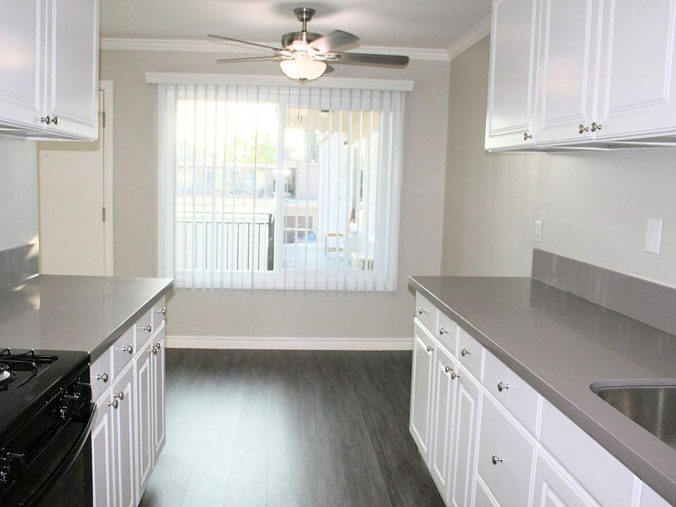 1st image of 925 S Malden Ave APT 11