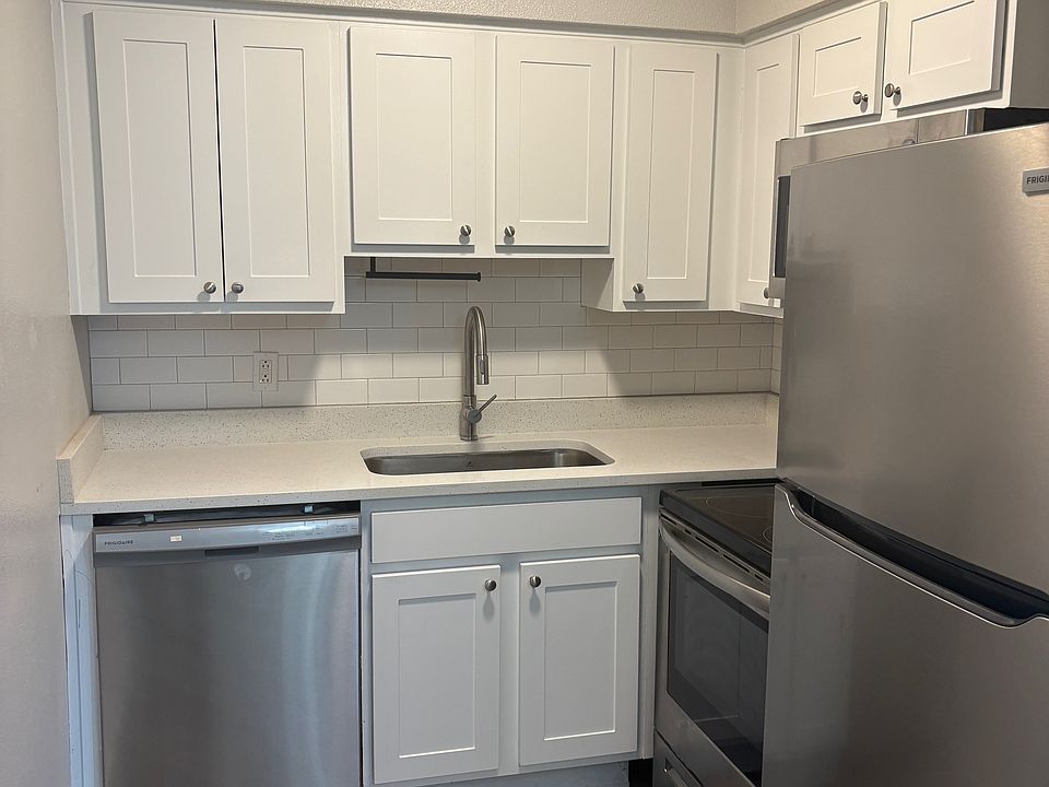 1st image of 3216 W Deleon St #4