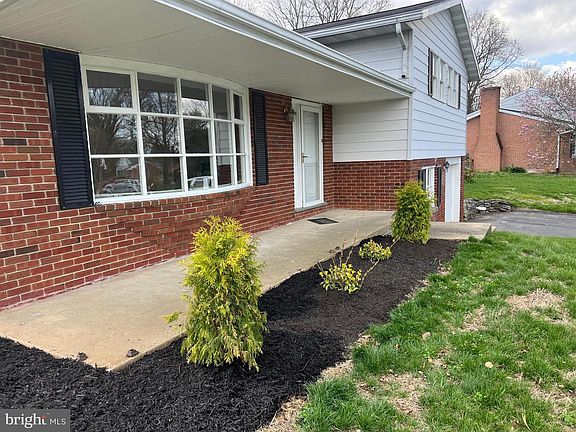 4th image of 19119 Woodhaven Dr