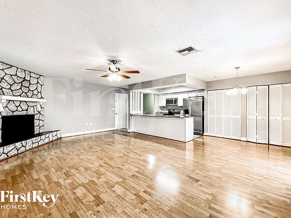 2nd image of 1794 E Groveleaf Ave