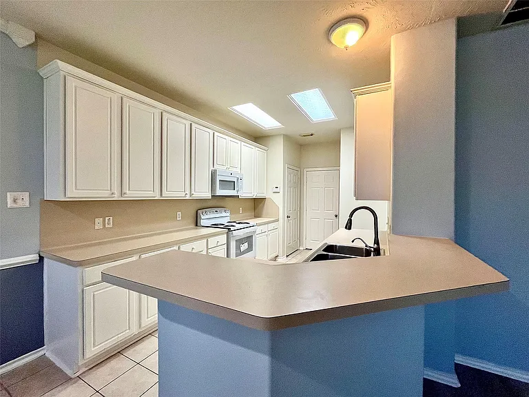 6111 Morningshire Ln — Photo 9