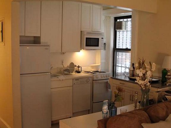 3rd image of 330 W 108th St APT 1B