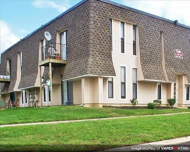 Inverness Apartments — Photo 3