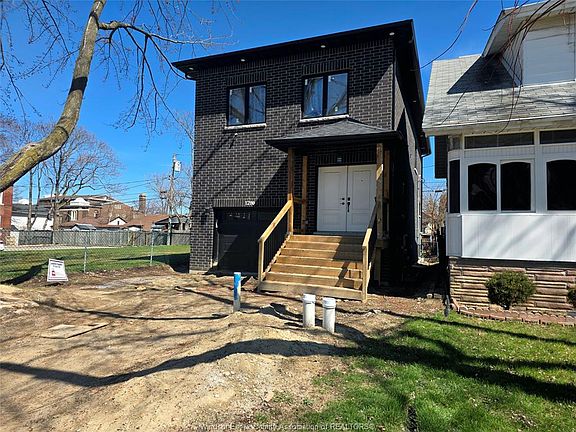 2nd image of 1280 Dufferin Pl