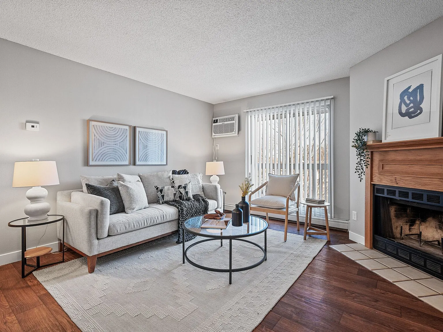 Lexington Hills Apartments — Photo 4