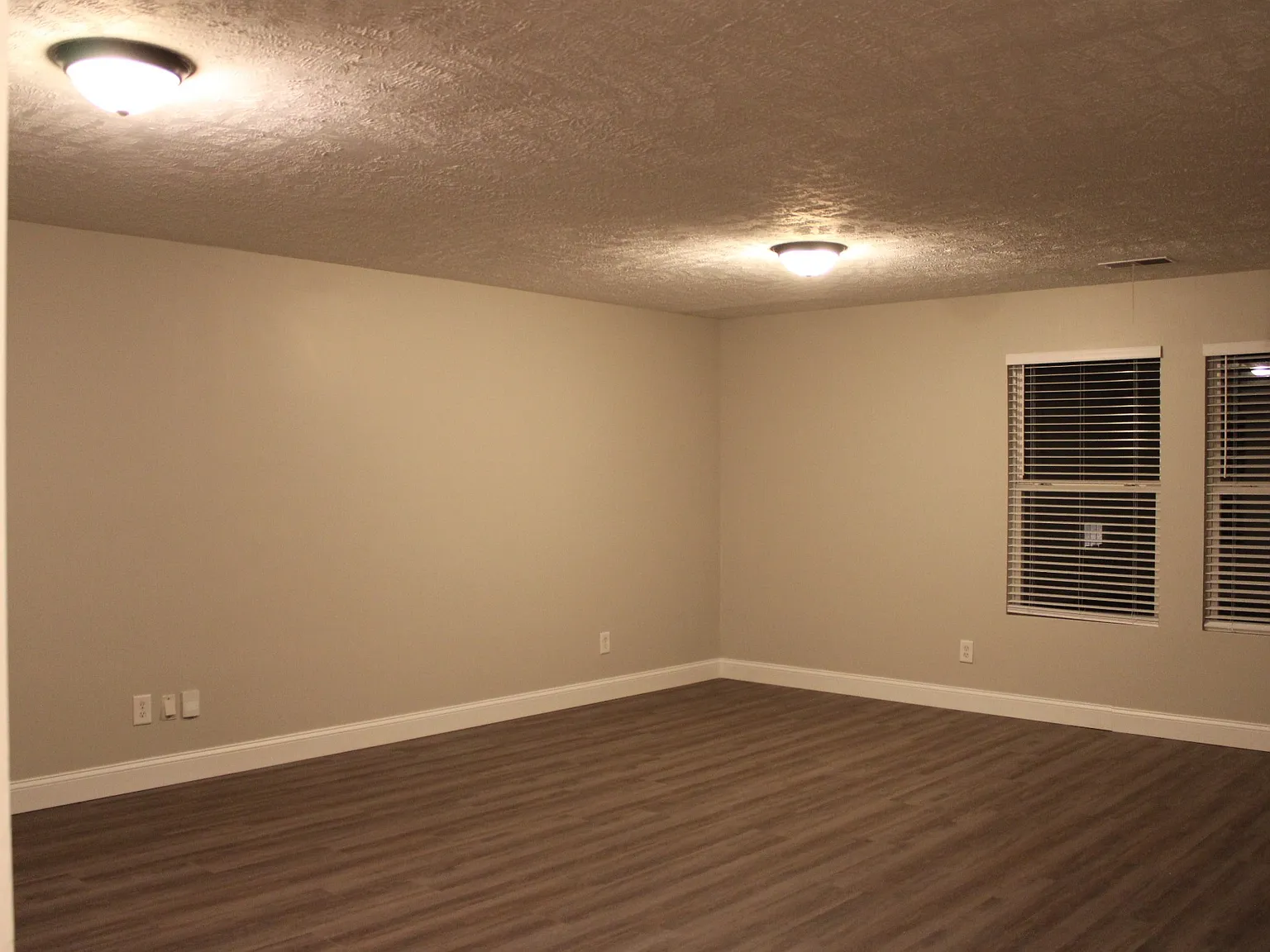 4 bed, 2.5 bath, 2070 sqft, $2,600 — Photo 4