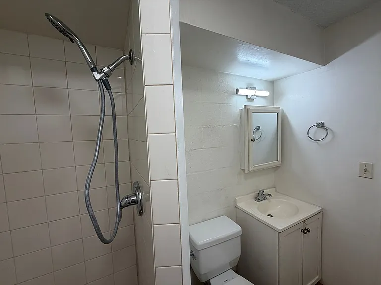 403 Hobron Ln — Photo 10