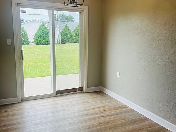 2nd image of 822 Windwood Dr APT 1