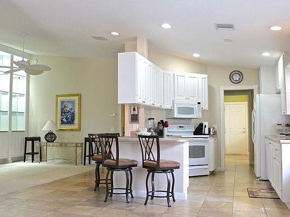 3rd image of 11941 Delfina Ln