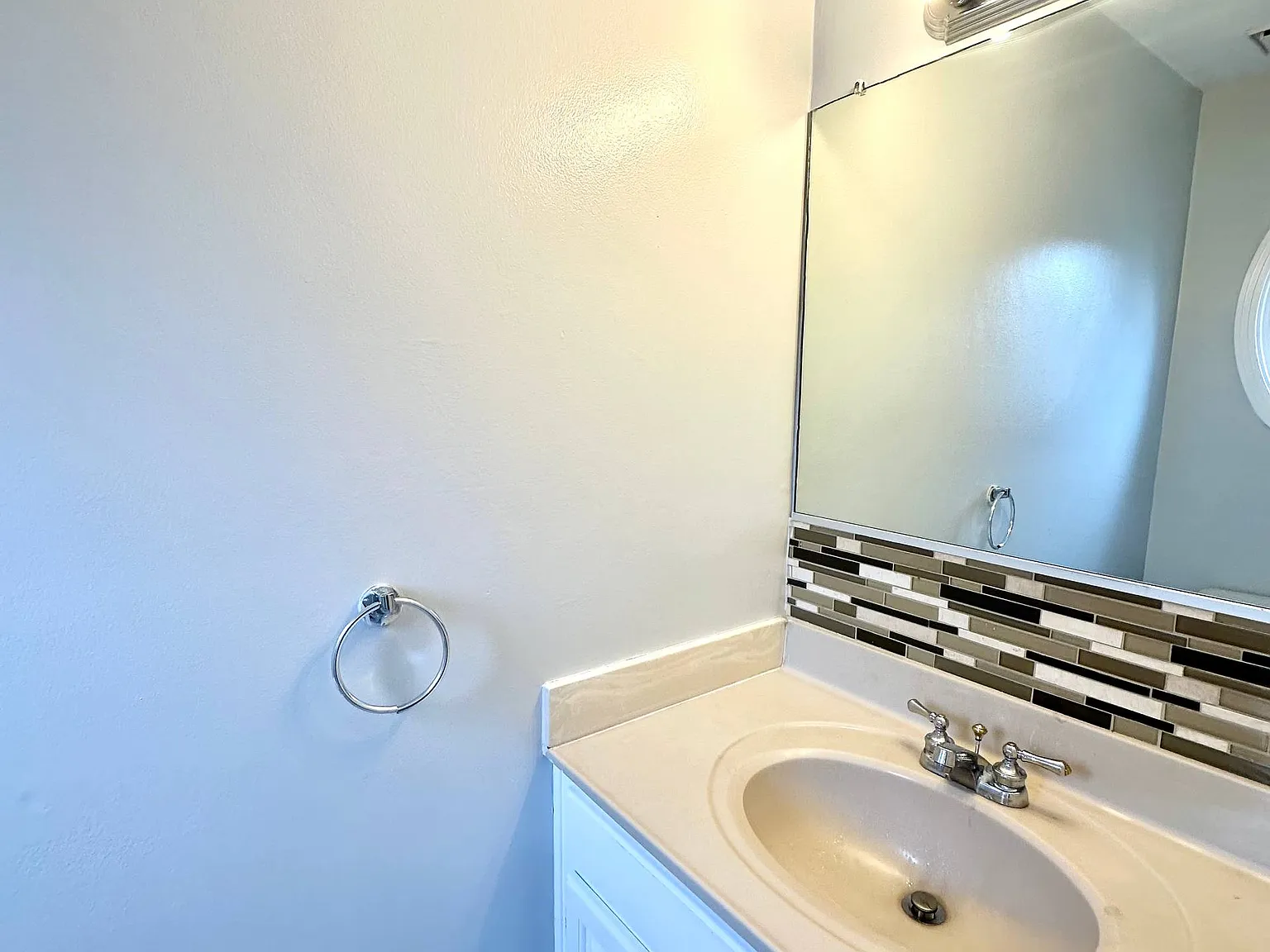 3 bed, 2.5 bath, 1609 sqft, $2,000 — Photo 4