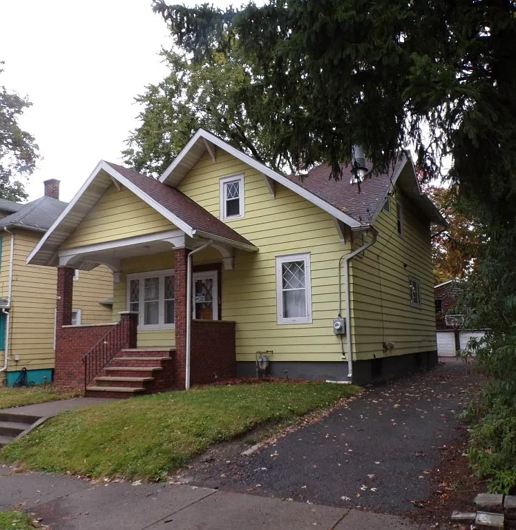 34 Schubert St photo 1