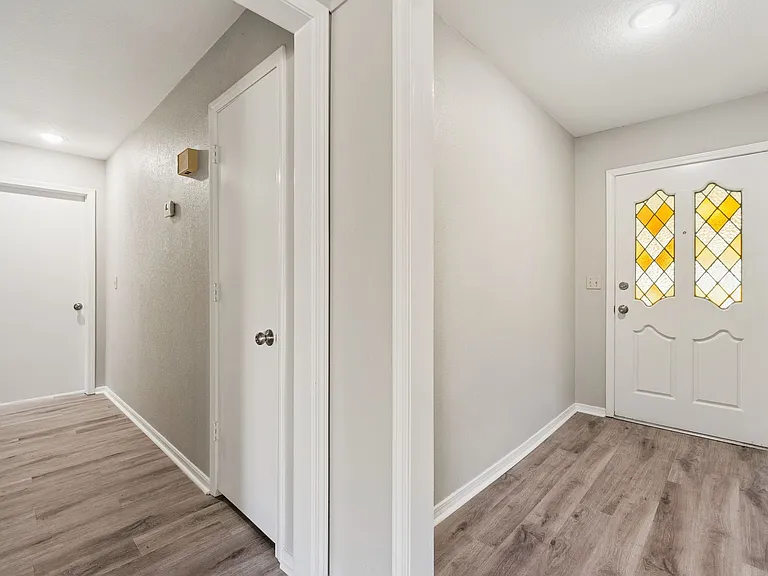 8208 Mark Ln — Photo 4