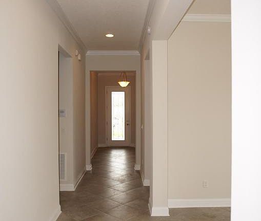5th image of 629 Fort William Dr