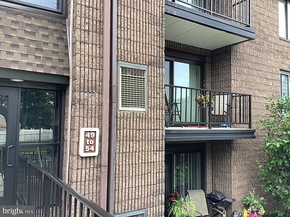 5th image of 52 Oakridge Dr
