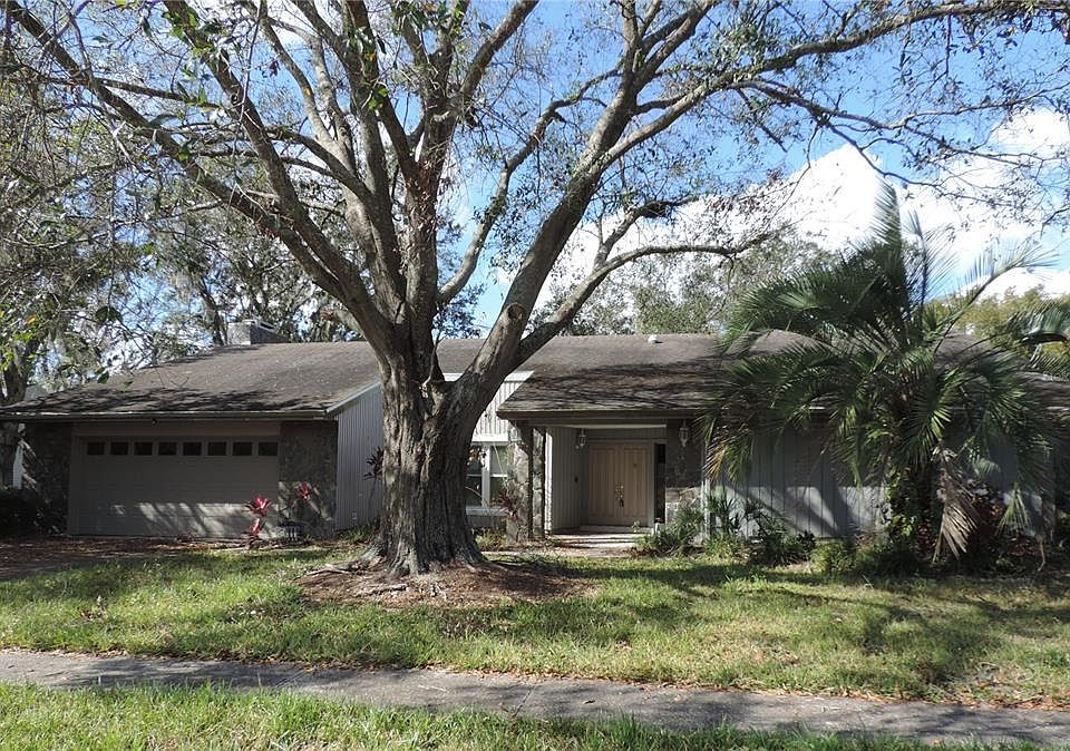 1st image of 82 Wood Hall Dr