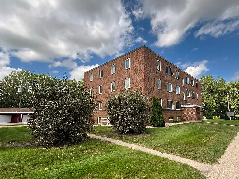 Knollcrest Apartments — Photo 10